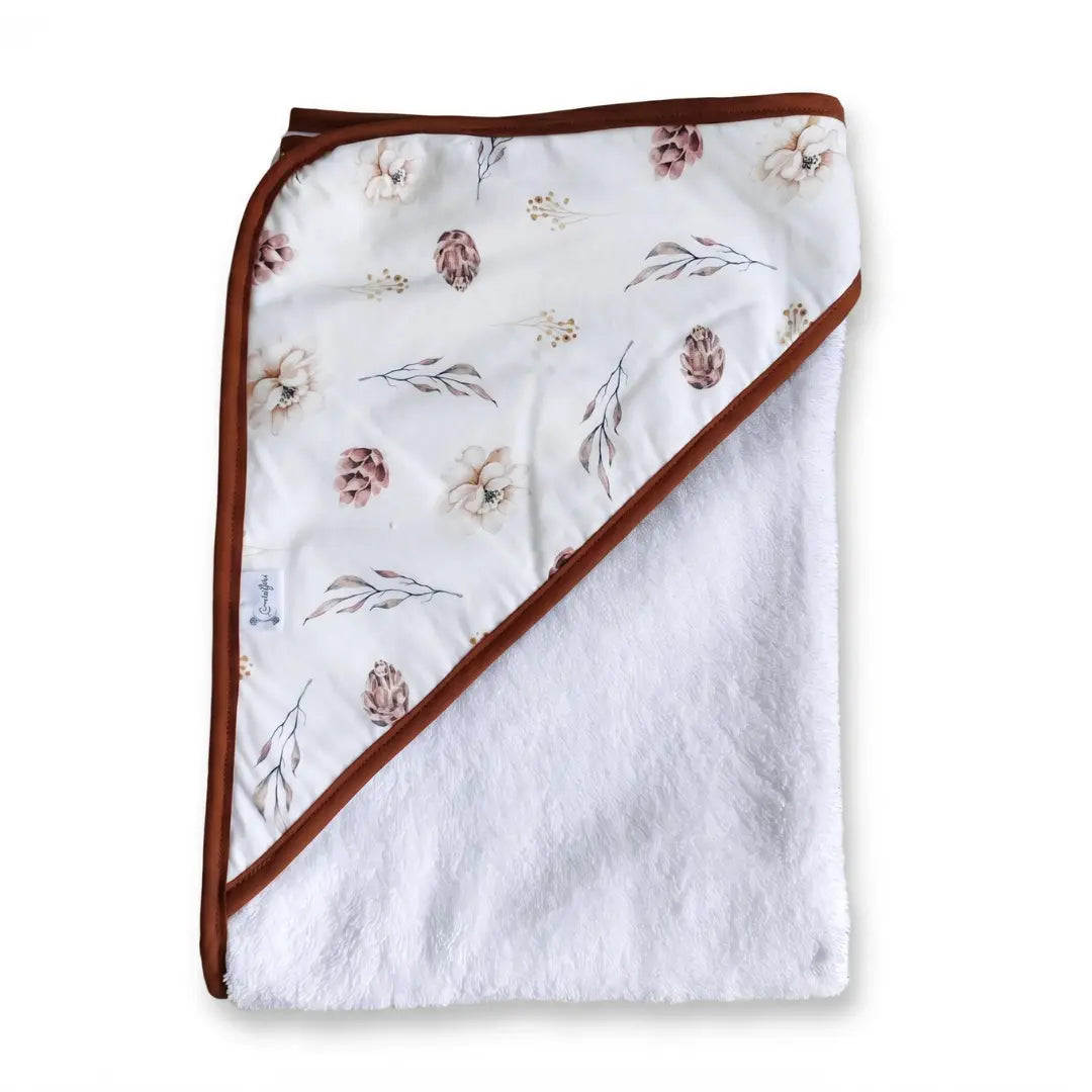 kraamcadeau badcape baby handgemaakt dennenappels print