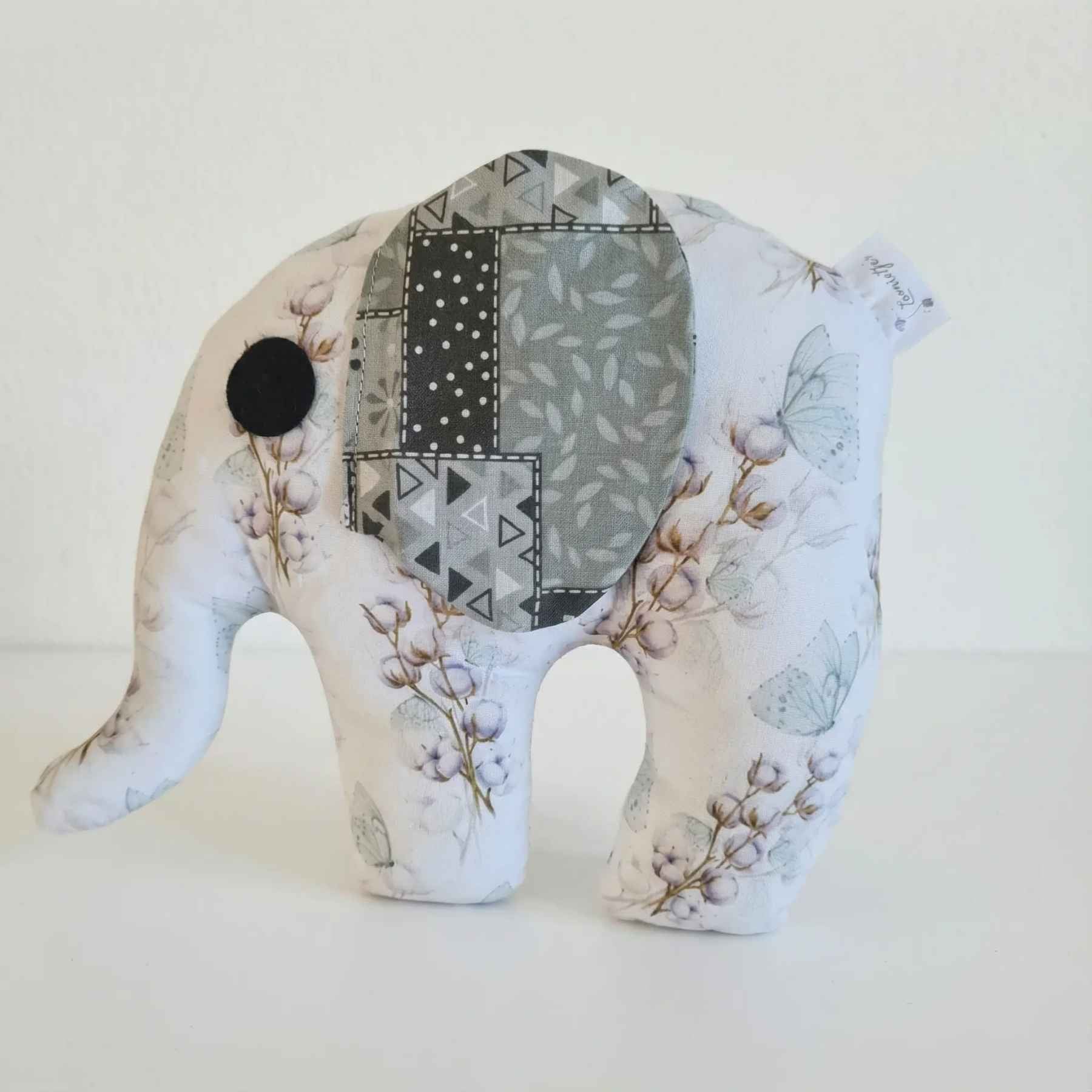 Handgemaakte olifant knuffel Katoenplant van Leonietje’s met knisperoren