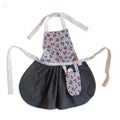 Detail lepelzakje met houten lepel kinderschortje kersenprint wafel donkergroen rok