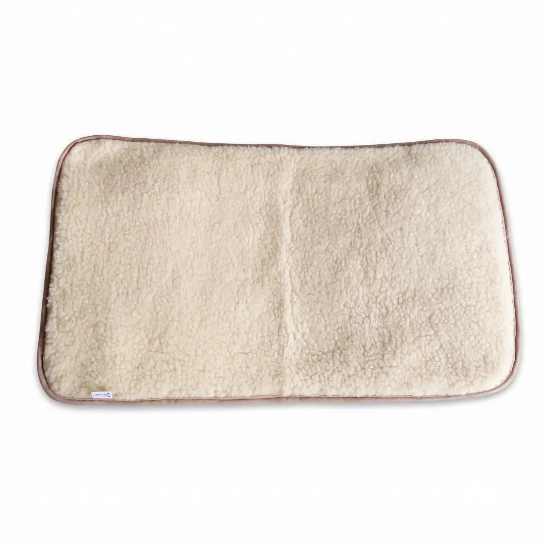 Wollen onderlegger gemaakt door  Leonietje's. zacht voor de baby en reguleert de temperatuur van je baby 