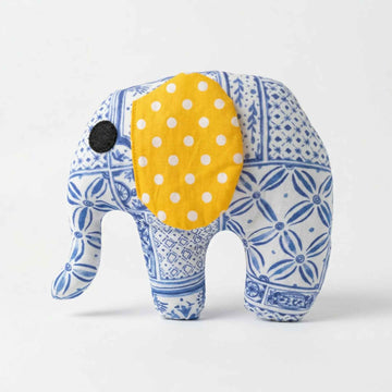 Handgemaakte olifant knuffel in Delfts blauw tegelmotief van Leonietje’s
