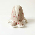 Zijaanzicht van walvis knuffel Roosje bruin beige met knisperende vinnen, handgemaakt door Leonietje’s