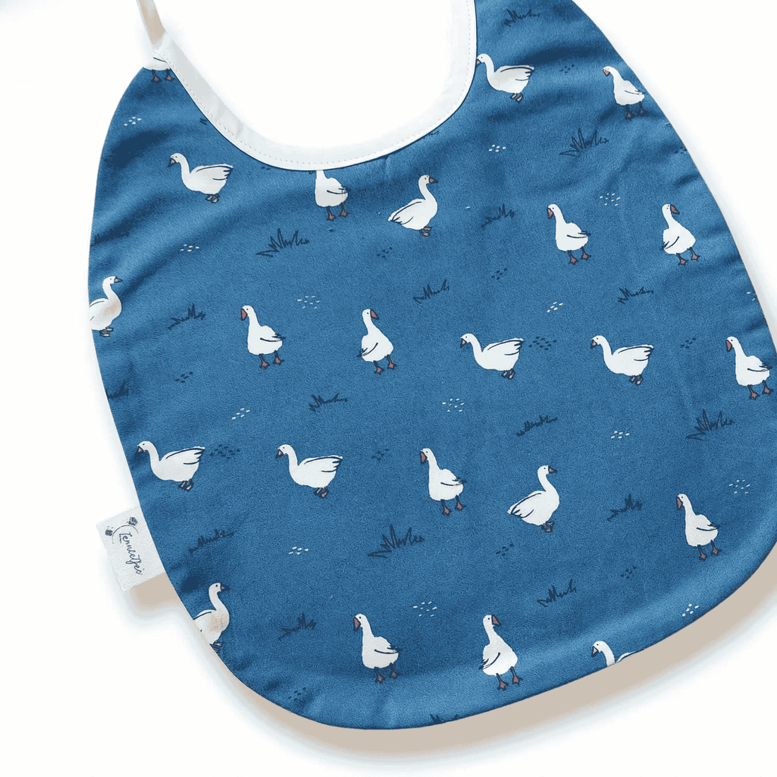 Handgemaakt slabbetje gans print donkerblauw wit — Leonietje's
