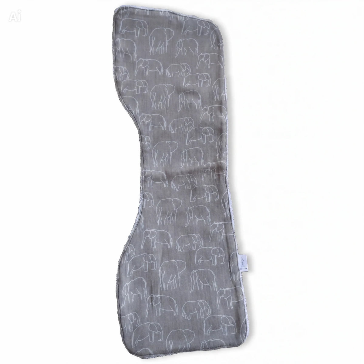 Handgemaakte spuugdoek over de schouder met olifantenprint, 100% katoen voorzijde en badstof achterkant, ergonomische vorm met inham voor de nek — Leonietje's