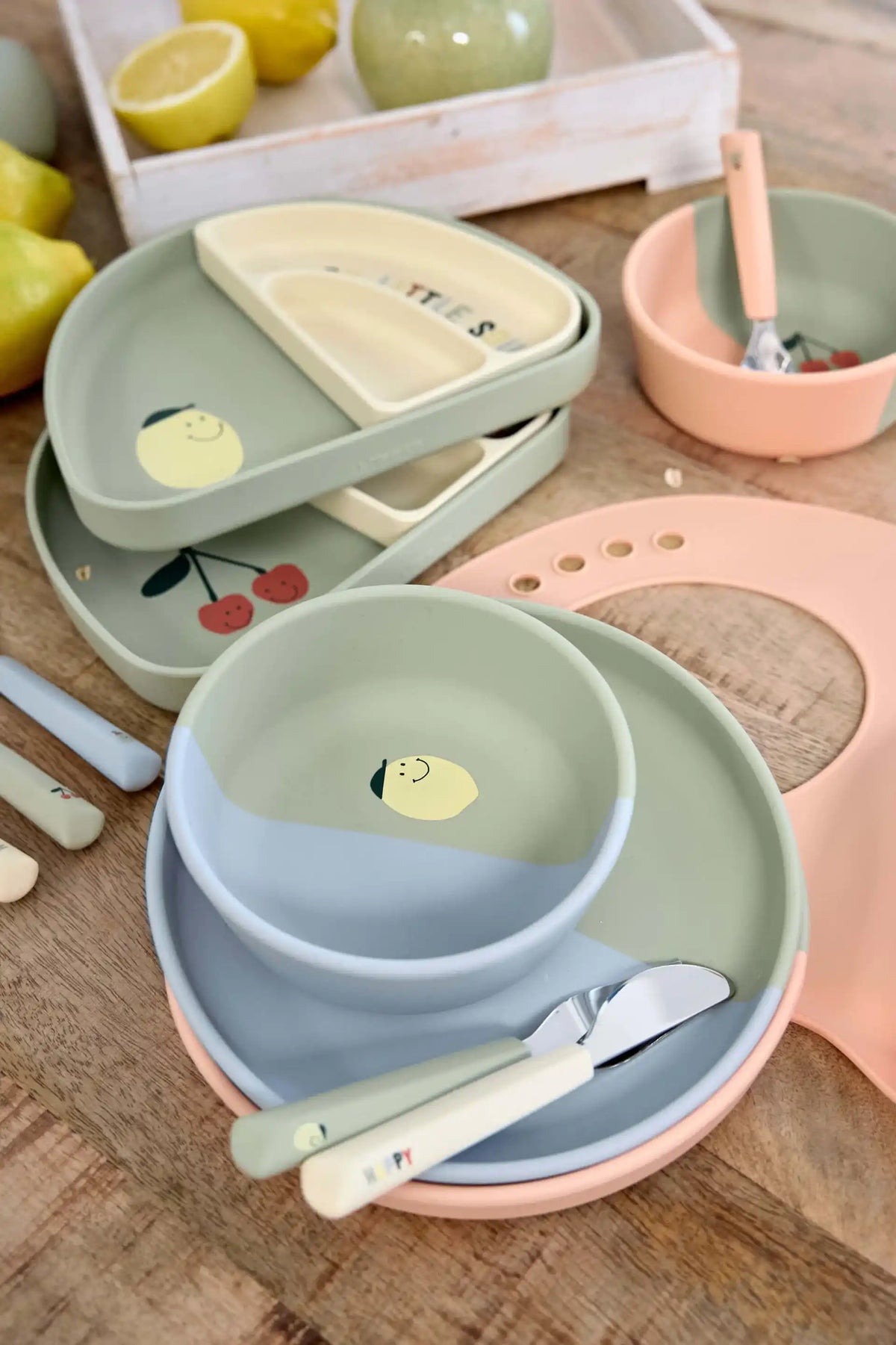 Lässig kinderbestek Happy Fruits Kersen als kraamcadeau van Leonietje's – BPA-vrij en vaatwasserbestendig